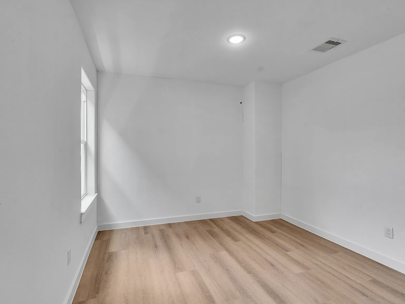 3 bed, 2.5 bath, 11500 sqft, $1,699 — Photo 4