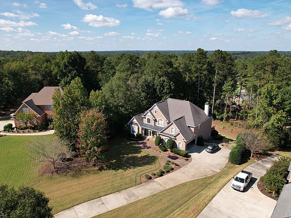 4th image of 1094 Columbus Dr