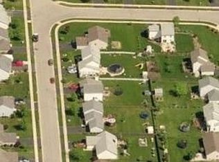 482 Ridgeview Dr, Genoa City, WI 53128