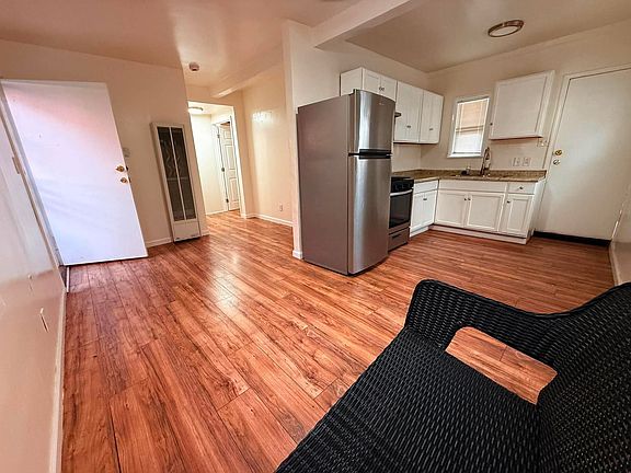 3rd image of 1109 Cherry Ave