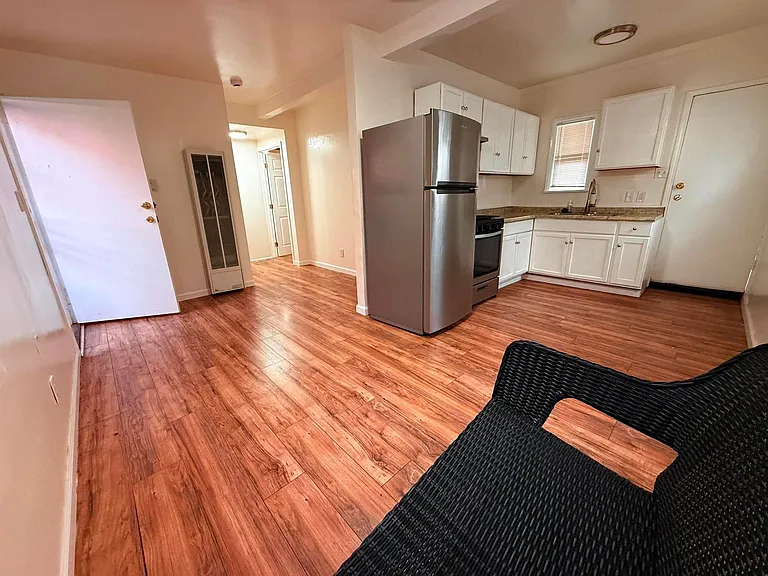 1109 Cherry Ave — Photo 3