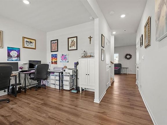 3rd image of 20150 Cornice St