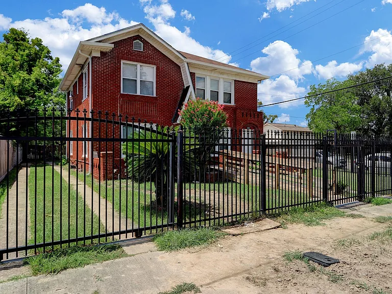 3002 Isabella St — Photo 2