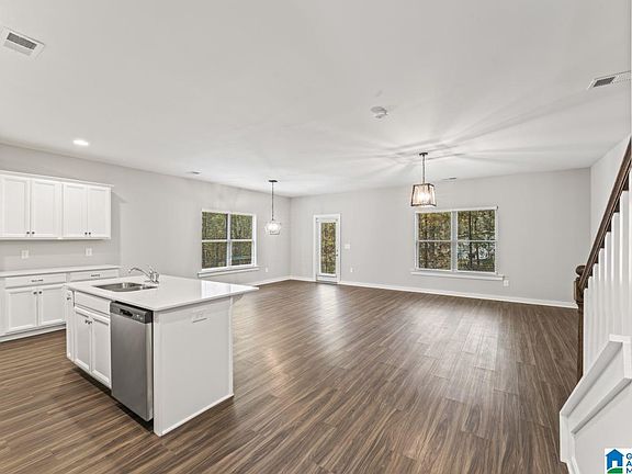 3rd image of 302 Shiloh Creek Dr