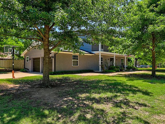 3rd image of 1919 Logan Dr