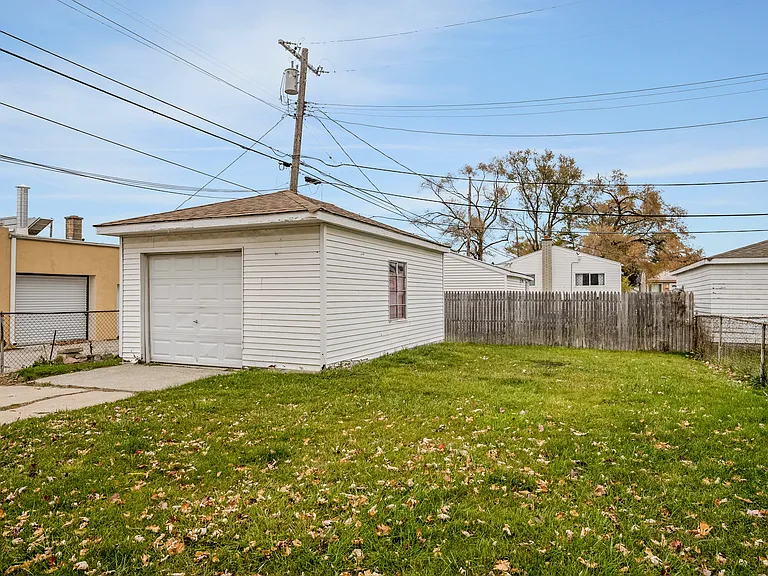22538 Brittany Ave — Photo 17