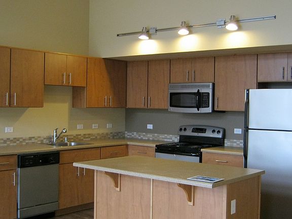 2nd image of 954 Discovery Cir NE