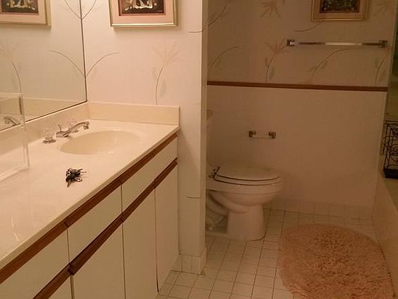 4th image of 3610 Yacht Club Dr APT 1007
