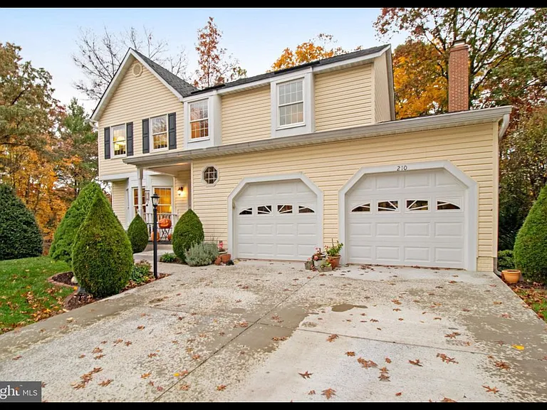210 Pin Oak Ct — Photo 2