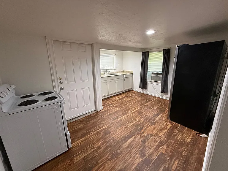 1814 Aransas Ave #2 — Photo 2
