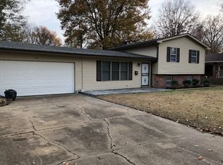702 S Roselawn Dr, West Memphis, AR 72301