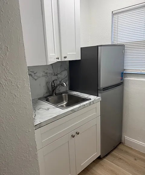 6122 NE 5th Ave #3 — Photo 3