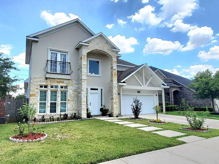 3715 Aldridge Dr — Photo 2
