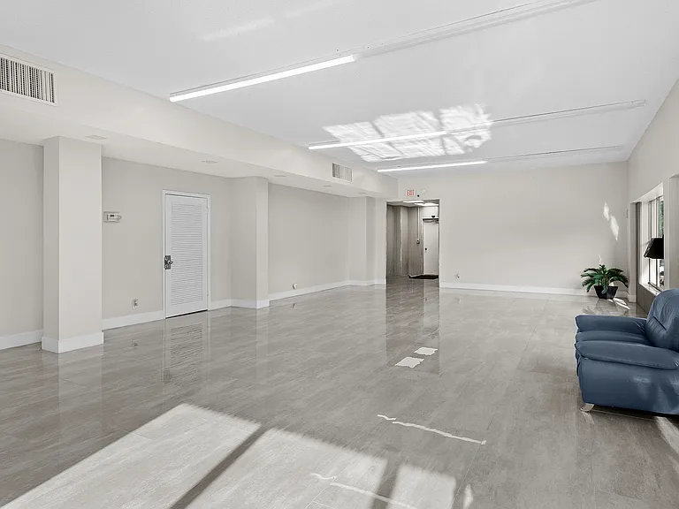 16740 NE 9th Ave #405 — Photo 7