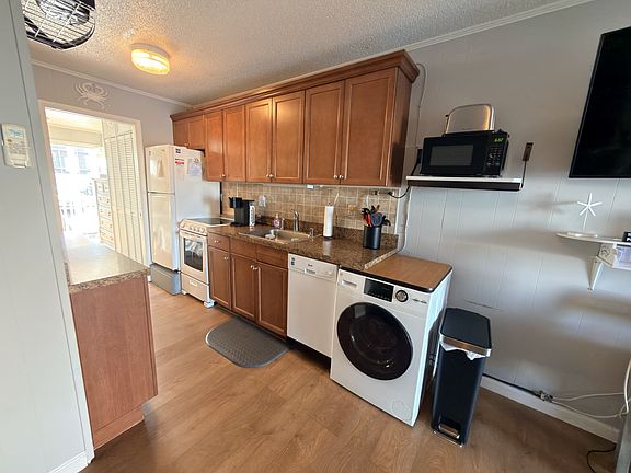 3rd image of 504 Robin Dr Unit 54