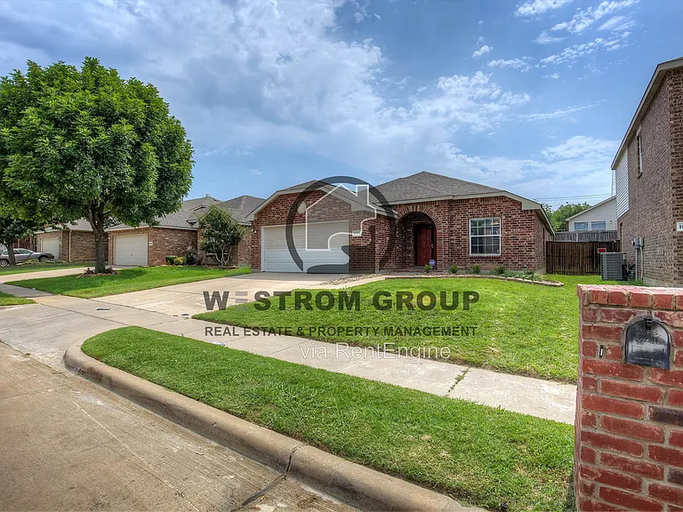 10200 Pear St — Photo 3