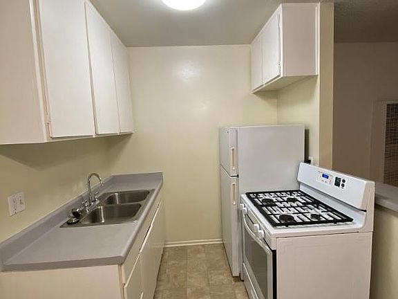3rd image of 12309 Culver Blvd APT 14