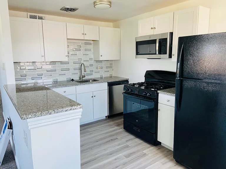 10931 Modena Dr #2 — Photo 3