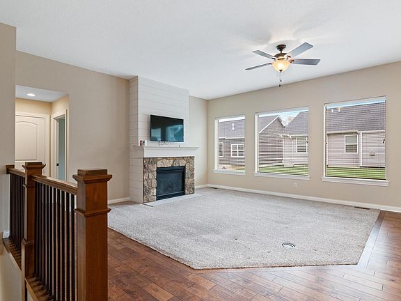 3rd image of 4701 Pheasant Creek Ave