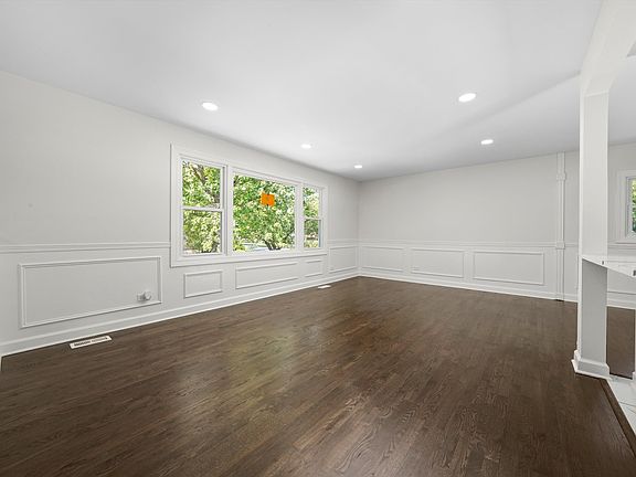 3rd image of 21811 Clyde Ave