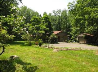 42 Heyhoe Woods Rd, Palisades, NY 10964