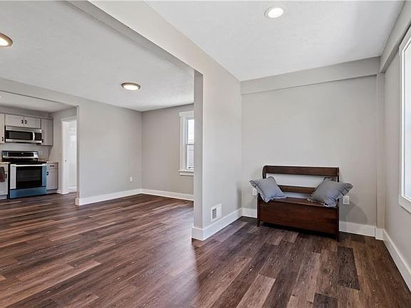 5th image of 207 Willow Dr