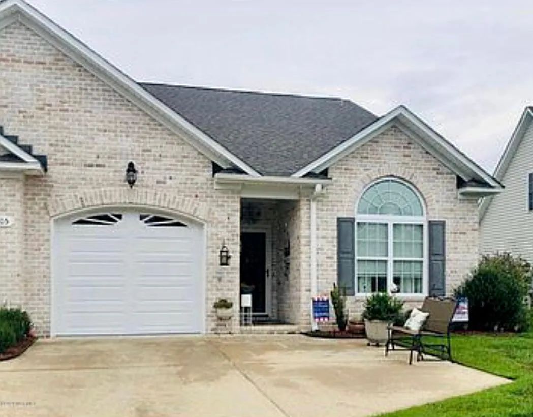 1605 Cambria Dr — Photo 1