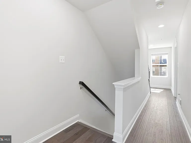 7140 Banbury Dr — Photo 36