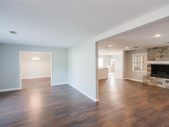 3rd image of 2514 Towering Oaks Dr