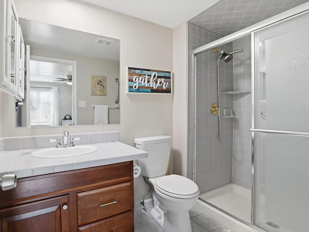 Photo 2 of 24 - 7906 Mulberry Bottom Ct - Springfield, VA Primary Bathroom - 7906 Mulberry Bottom Ct