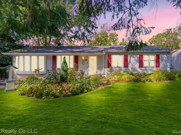4350 Greendale Ave, West Bloomfield, MI 48323