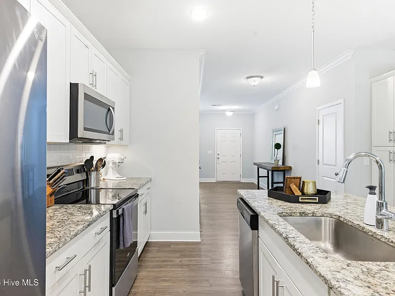 4406 Finch Ln — Photo 11