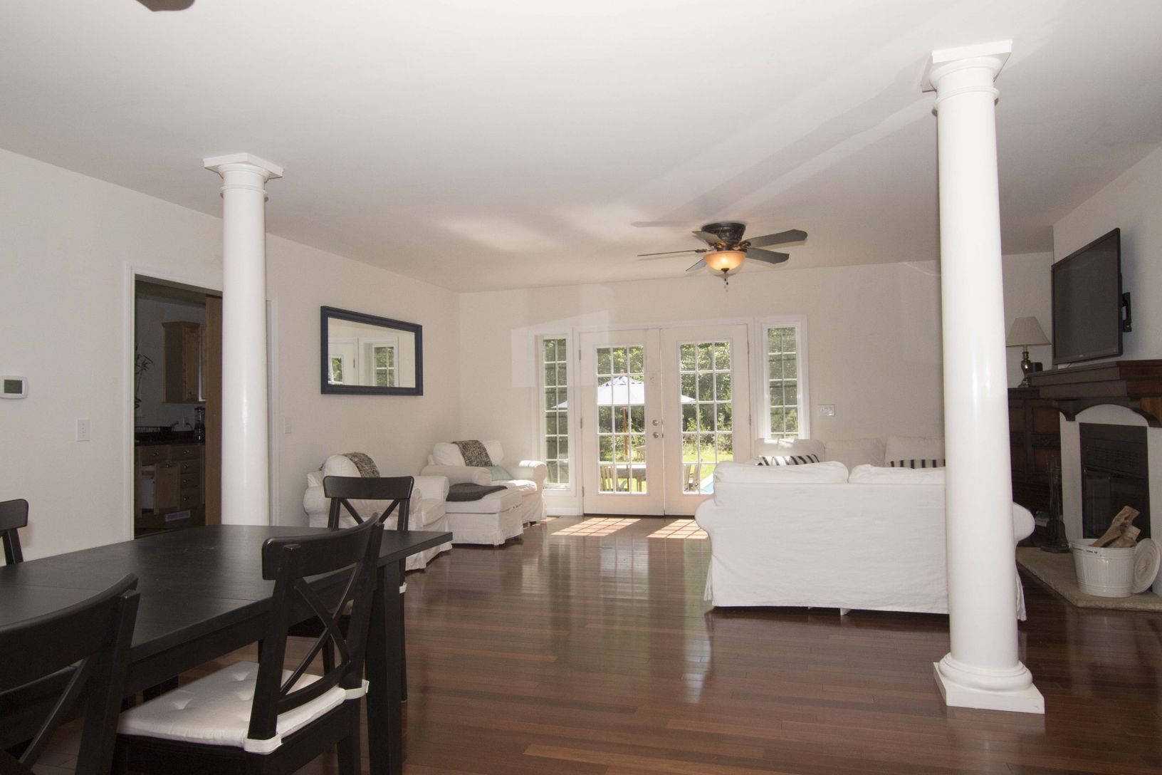  Living / Dining Area 