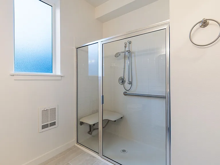 Creekside Apartments — Photo 17