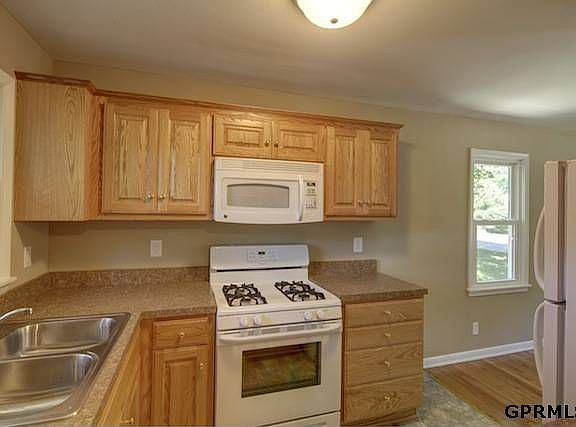 4th image of 3234 S 40th St