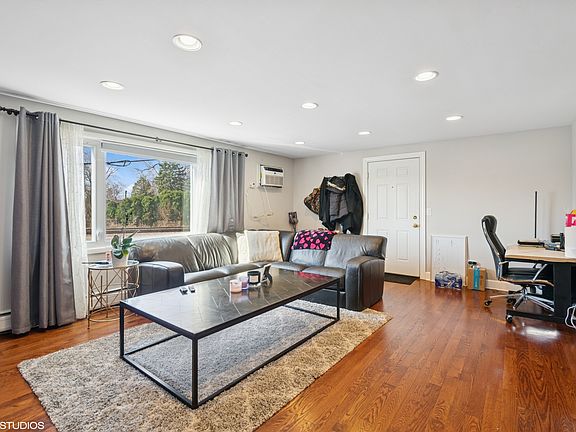 2nd image of 1211 Brown St APT 2D
