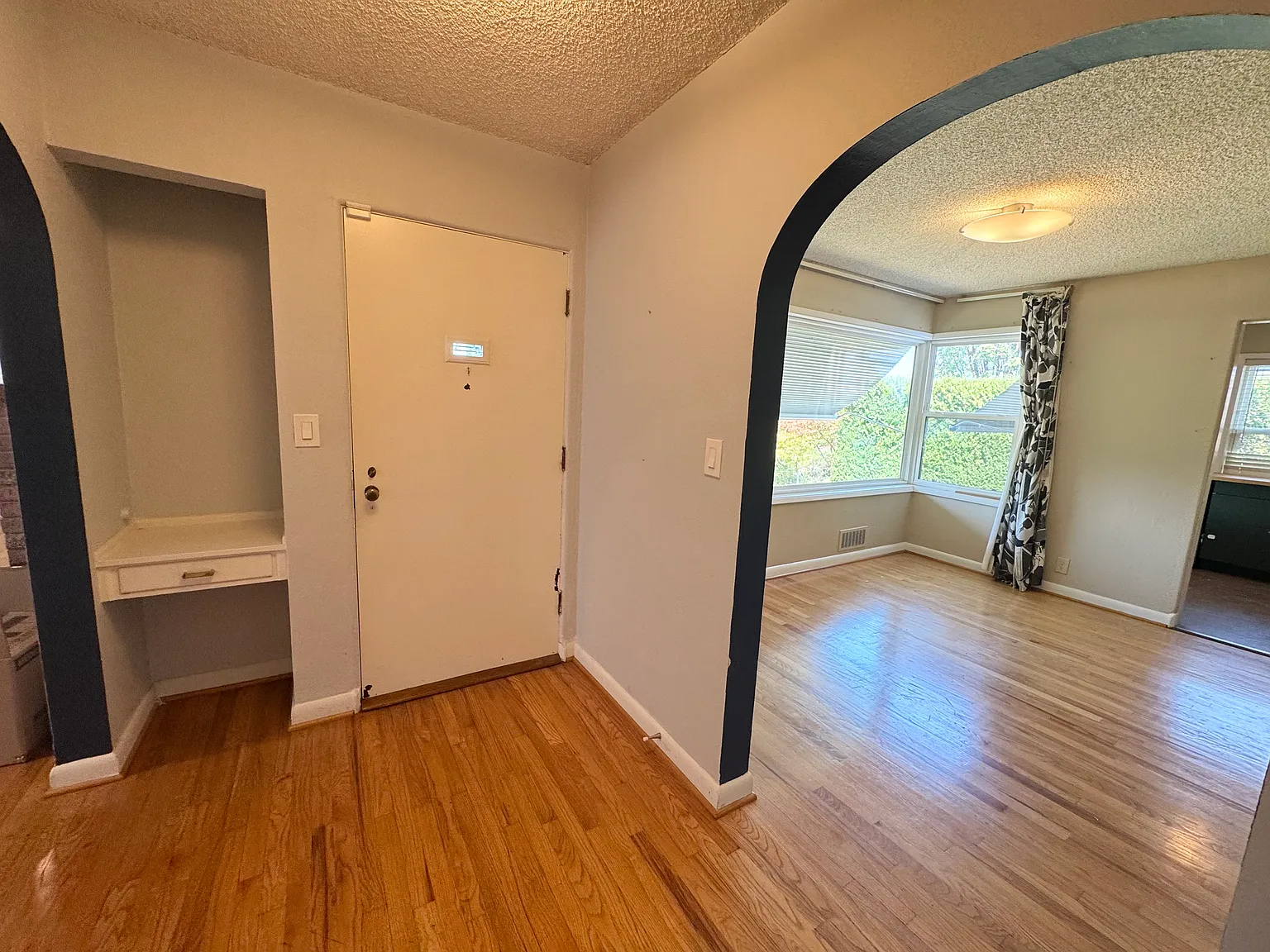 4 bed, 2470 sqft, $4,300 — Photo 3