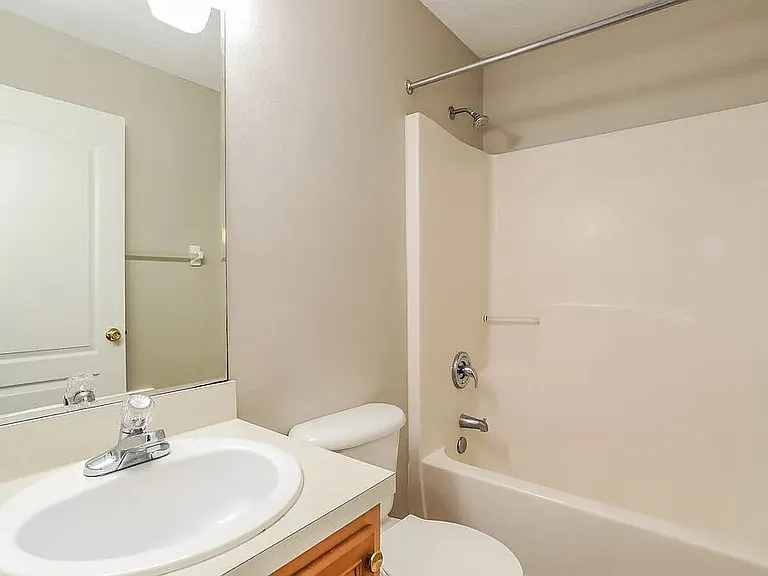 136 Dover Bluff Dr — Photo 1