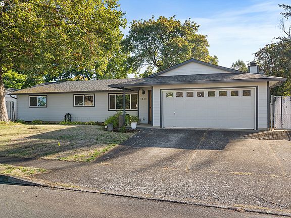 2nd image of 1438 SE Cochran Dr