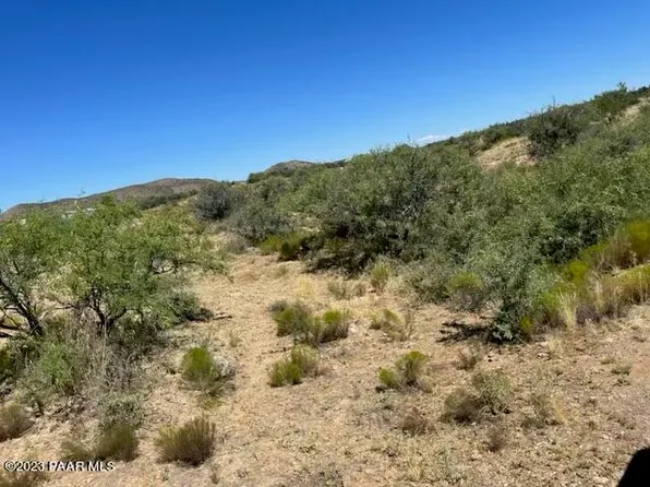 19700 S Juniper Dr, Peeples Valley, AZ 86332