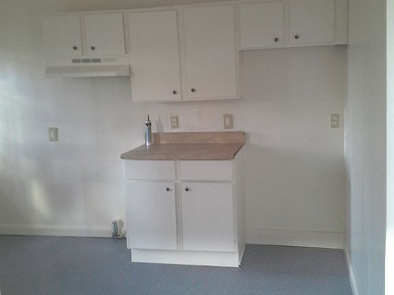 Kitchen without Fridge & Stove