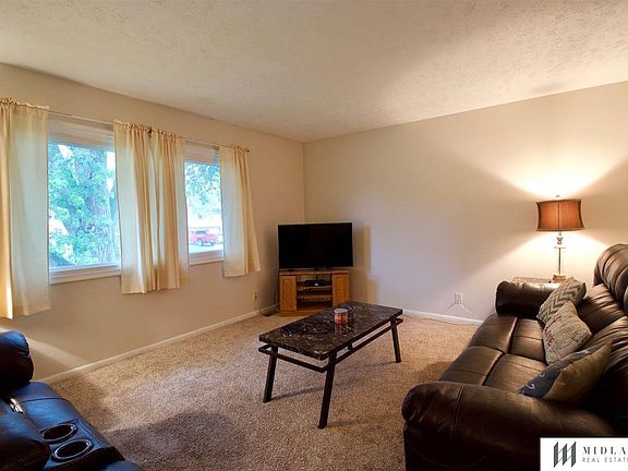 2nd image of 7413 Elm Dr