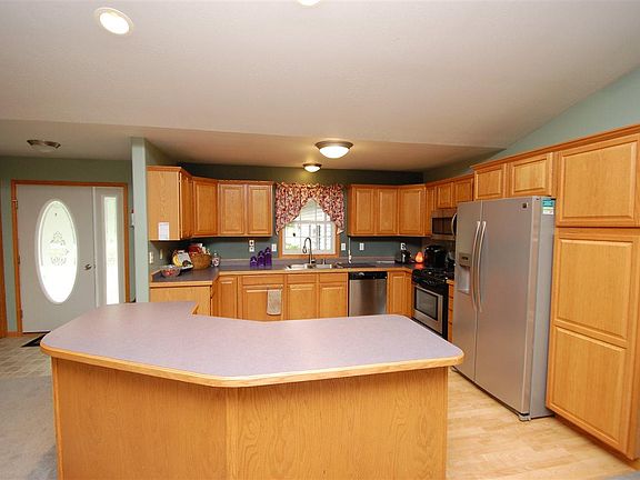 3rd image of 2943 Christie Dr