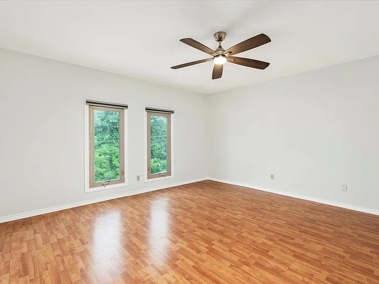 505 W 7th St #313 — Photo 15
