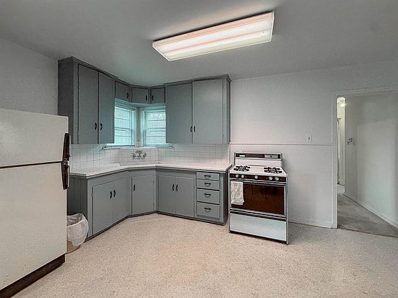 5th image of 615 Peterson Rd