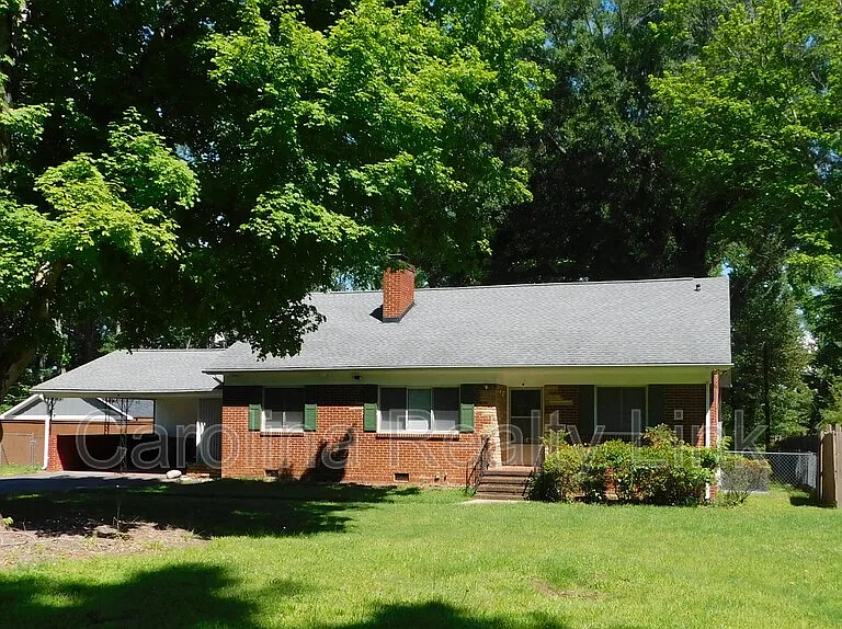 411 Gray Dr — Photo 1