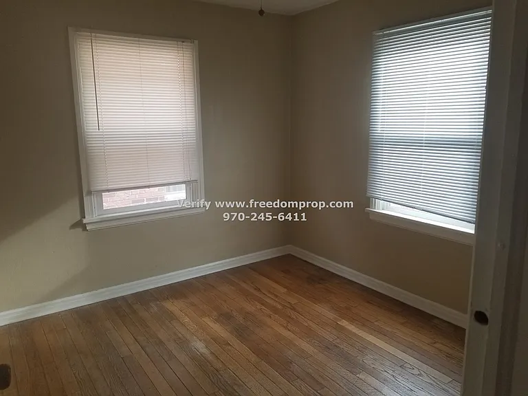 1015 Belford Ave — Photo 5