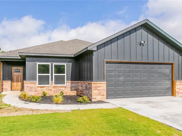 607 N College Ave, West, TX 76691