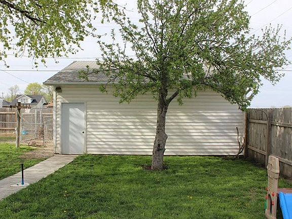 2nd image of 103 Amador St
