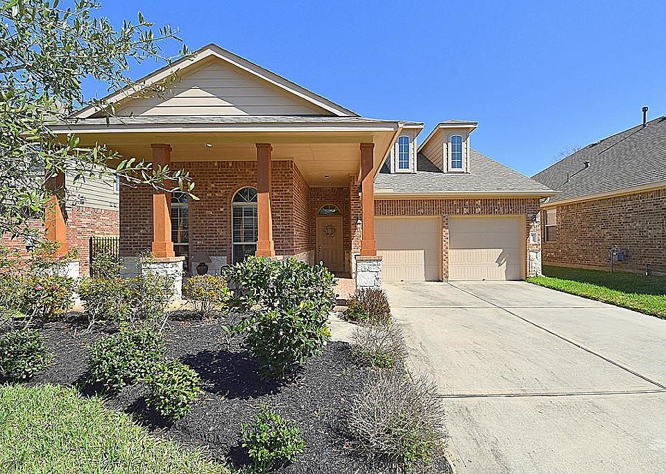 Fabulous elevation on this one story home in The Woodlands
